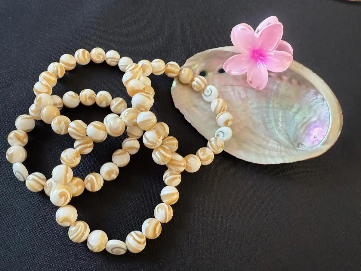 Bracelet nacre & perle de Sainte-Lucie